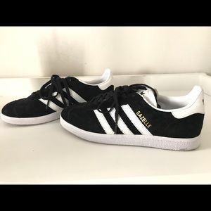 Adidas Gazelle black size 6 (run large)