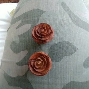 Sealed wood mocha rosebud plugs