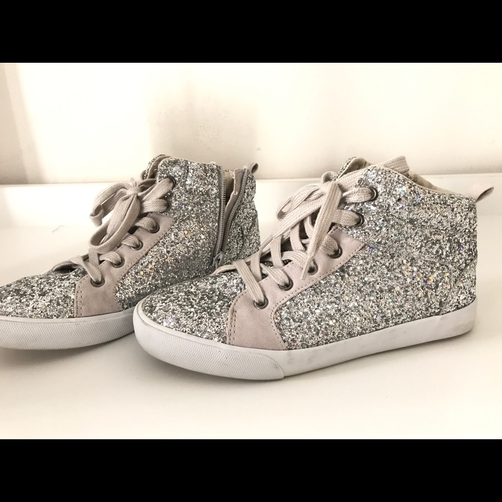 Gap sneakers size girls 4/women’s 6