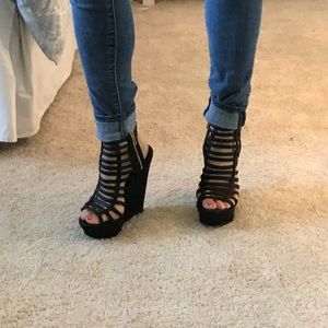 Black caged wedge heels 😎