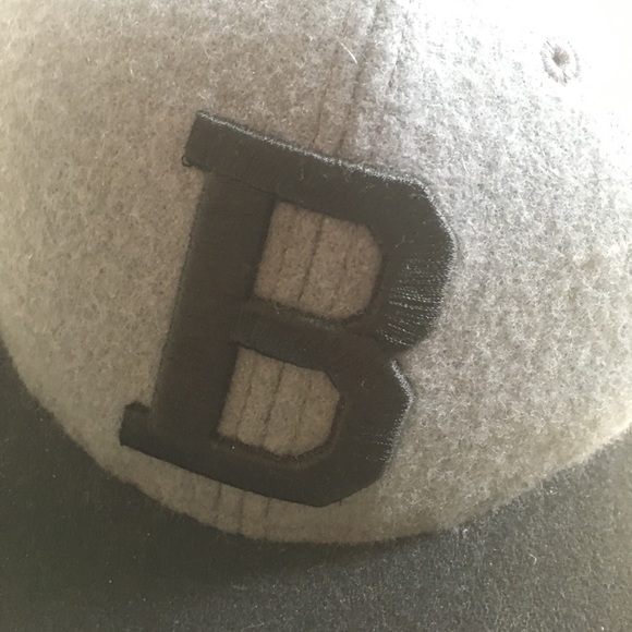 B Ostrich Hat - Picture 5 of 5