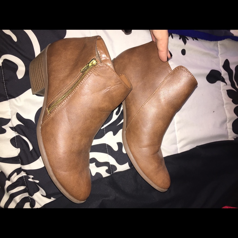 American Eagle Booties