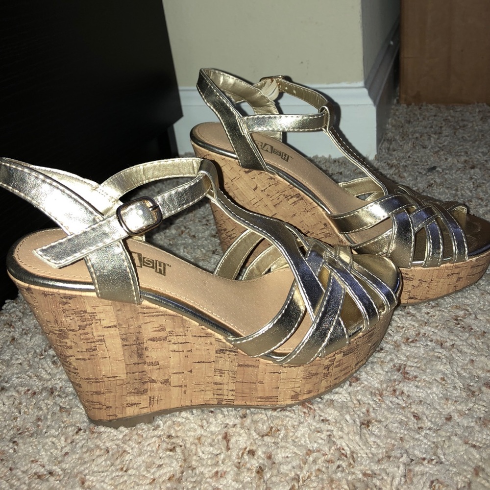 Gold wedges👡