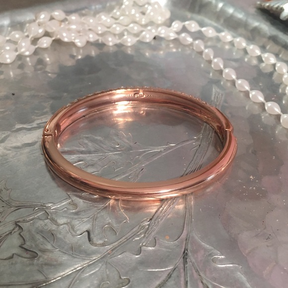 Avon Bangle Bracelet - Picture 3 of 7