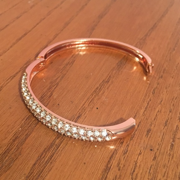 Avon Bangle Bracelet - Picture 4 of 7