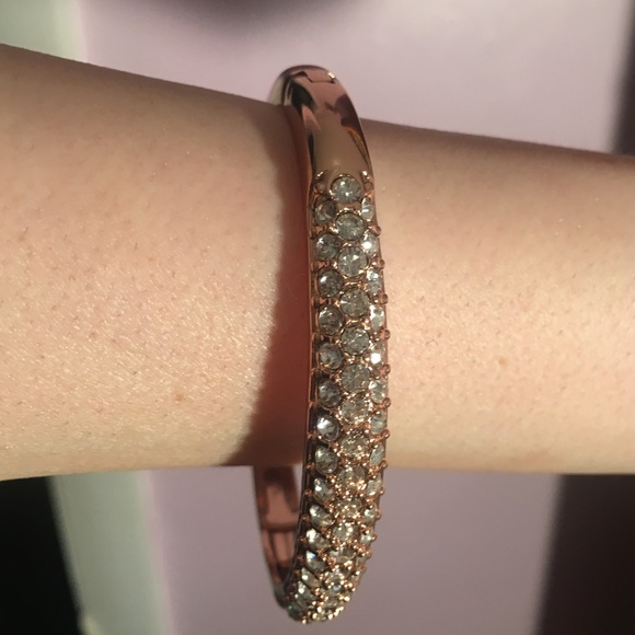 Avon Bangle Bracelet - Picture 7 of 7