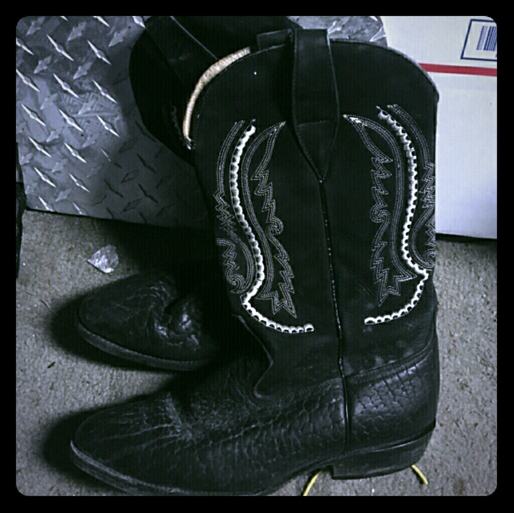 Size 9 cowboy boots