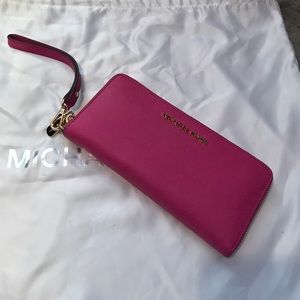 Michael Kors Wristlet/wallet