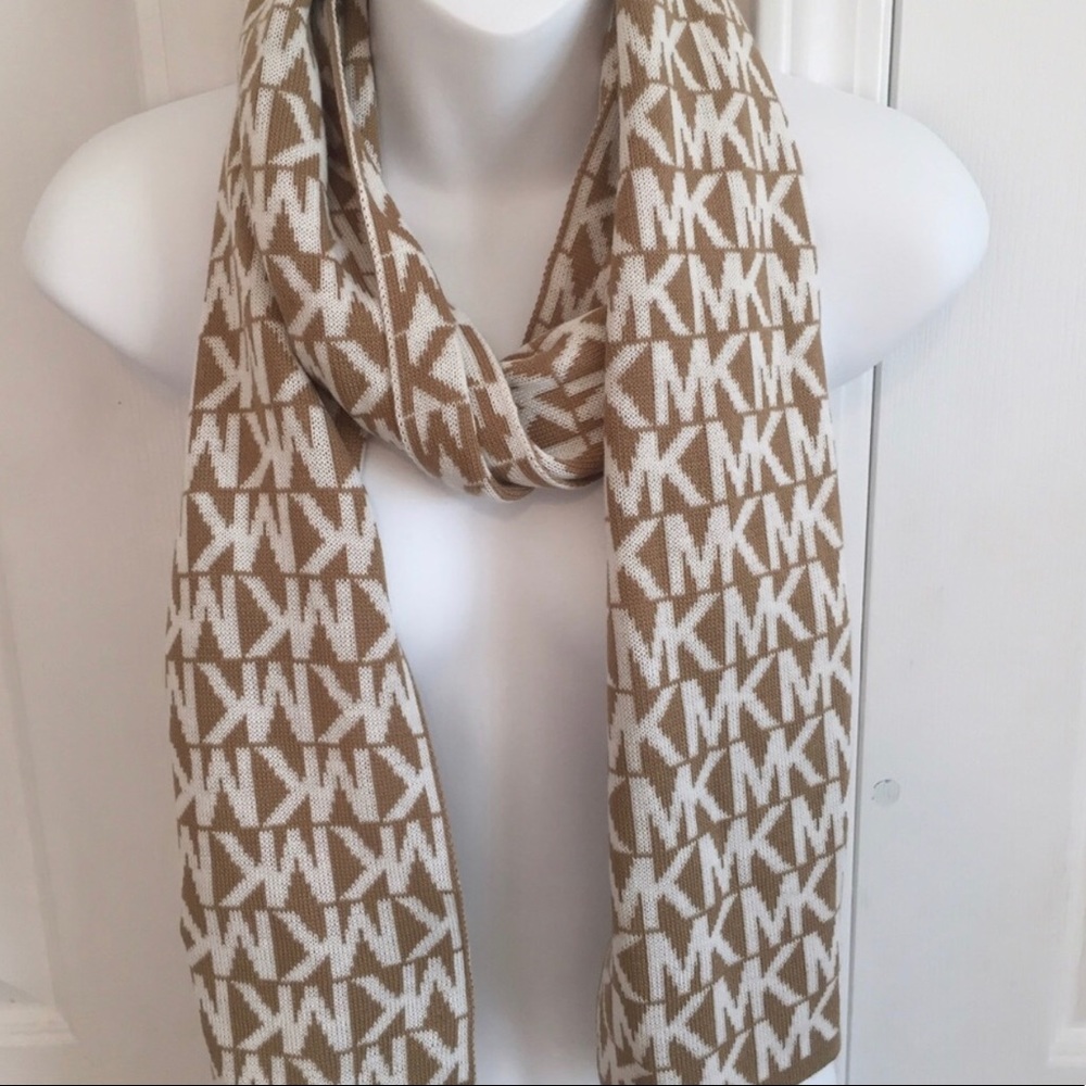 SALE 💕Michael Kors Light Brown Scarf