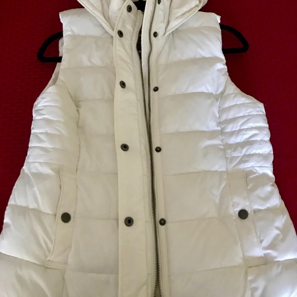 Abercrombie and Fitch winter white vest - Picture 3 of 5