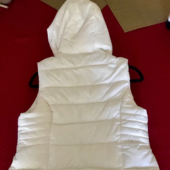 Abercrombie and Fitch winter white vest - Picture 4 of 5