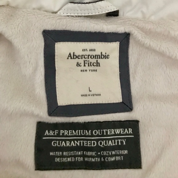 Abercrombie and Fitch winter white vest - Picture 5 of 5