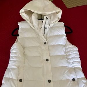 Abercrombie and Fitch winter white vest