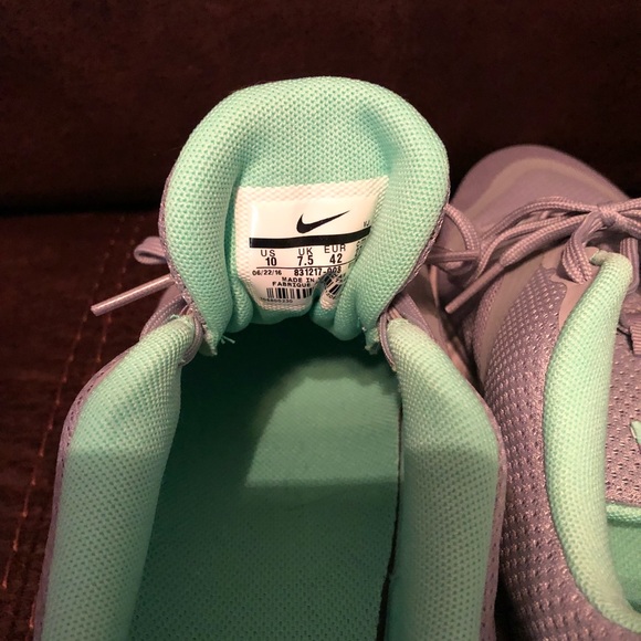 Women’s Nike running shoes-Size 10 - Picture 3 of 4