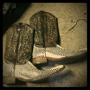 Mens size 9 white snakeskin cowboy boots