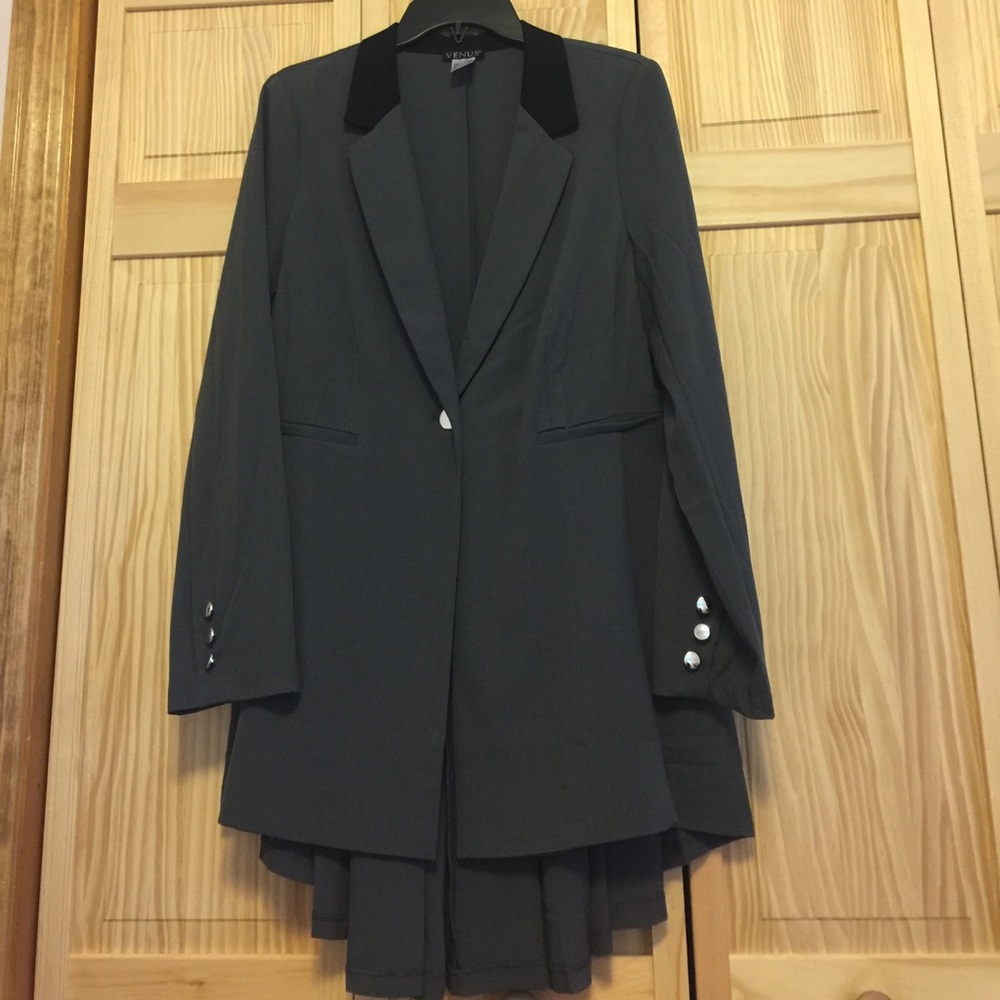 Ruffle back blazer