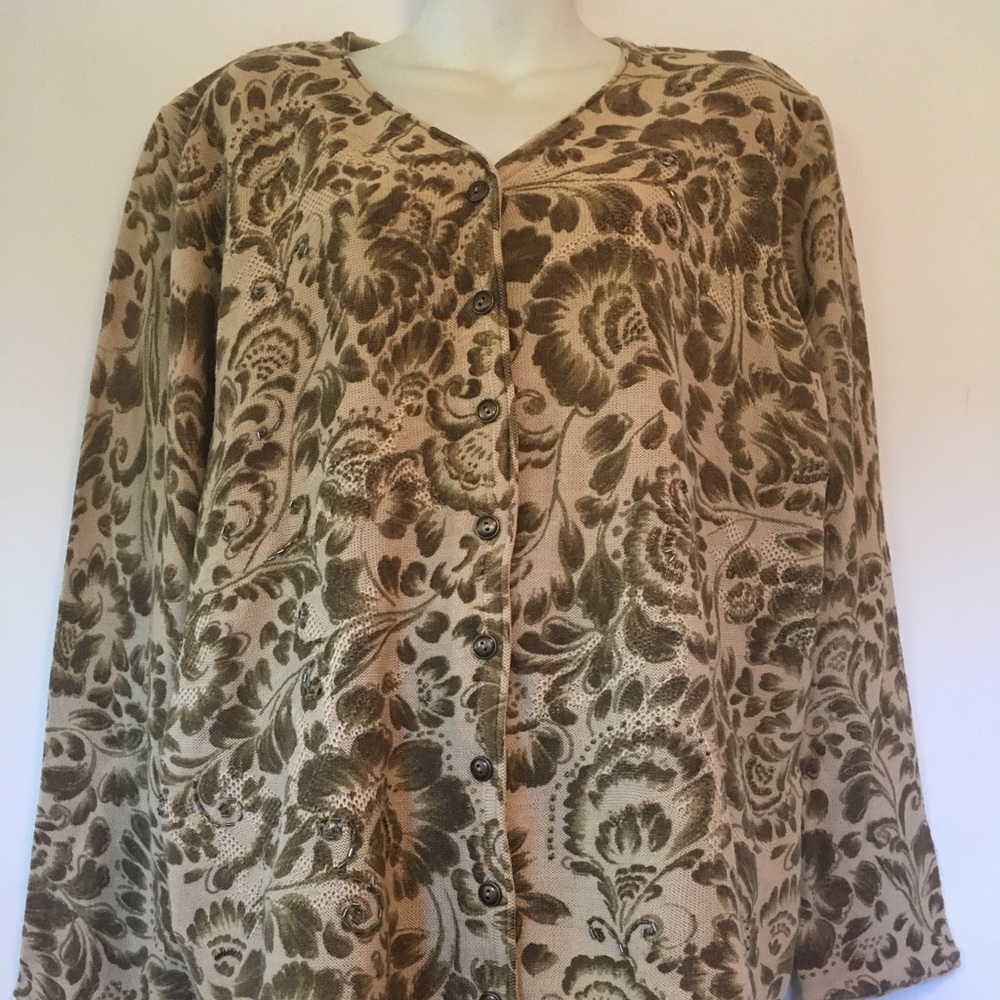 Ladies brown and tan sweater.