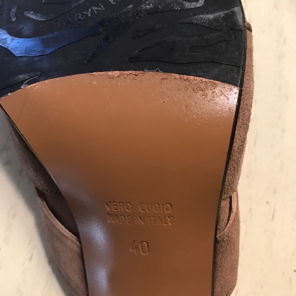 Taryn Rose beautiful beige heels. Gorgeous!Size 40 - Picture 4 of 6