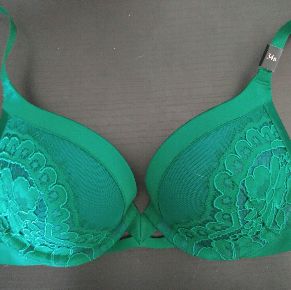 Victoria's secret bra- never worn
