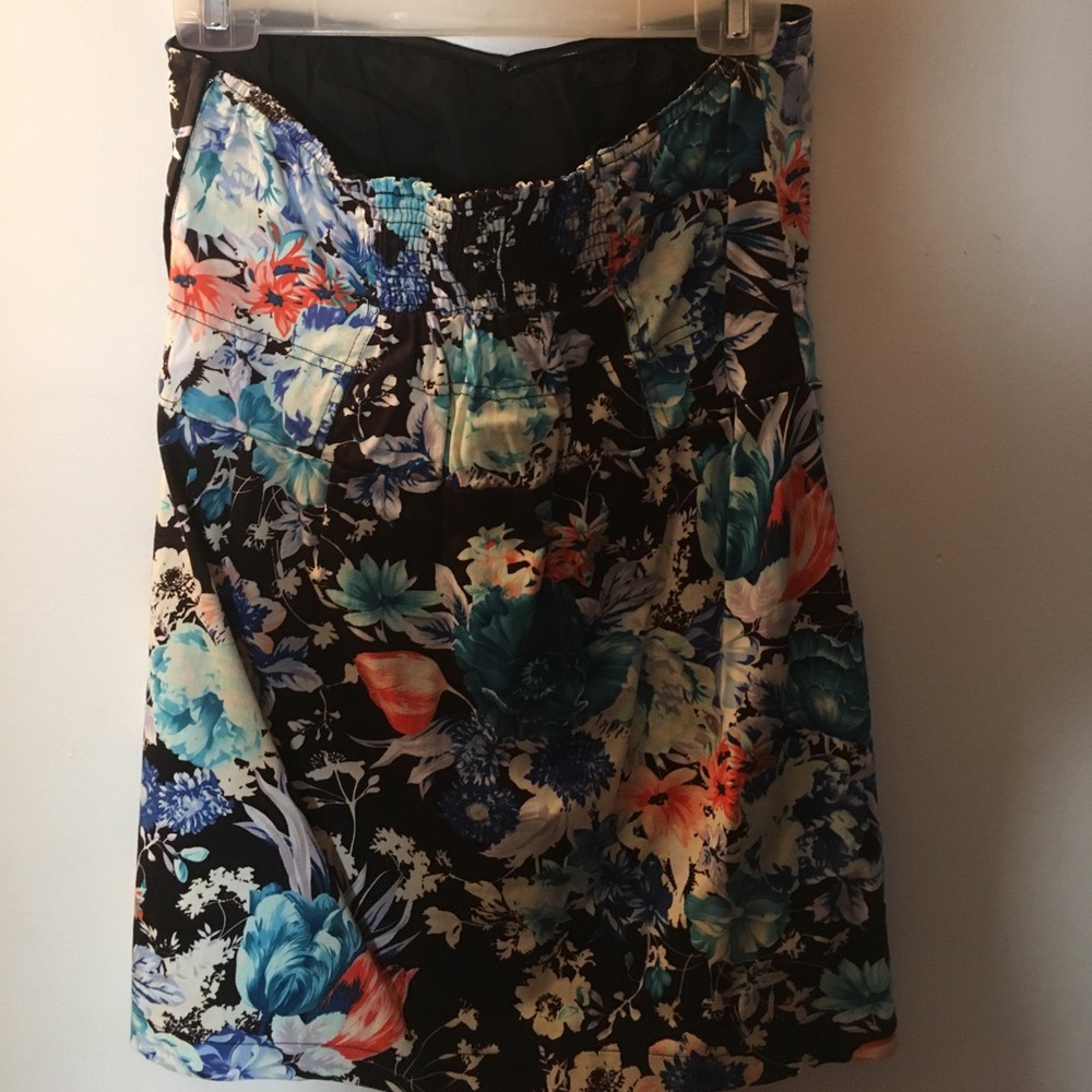 Dress - Picture 3 of 3