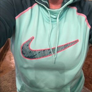 Women’s Nike Pullover