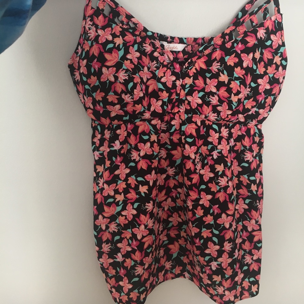 Chic flower top