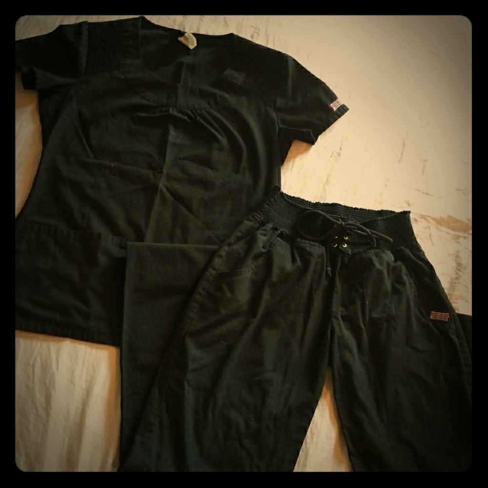 SCRUBS SIZE XS FITS LIKE SMALL