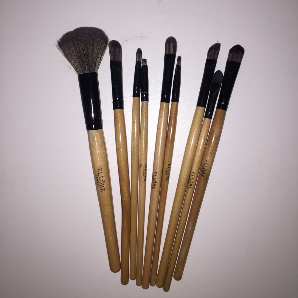 MAKEUP BRUSHES
