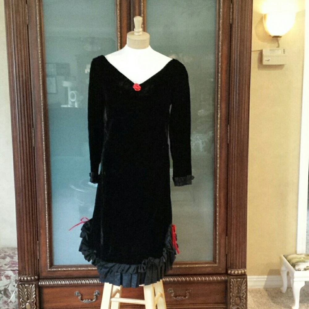 True vintage black velvet dress