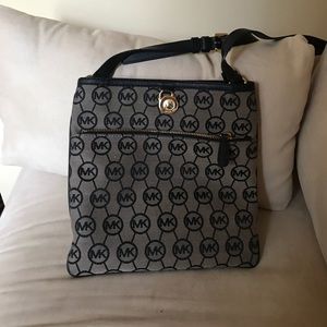 Micheal kors cross body bag!