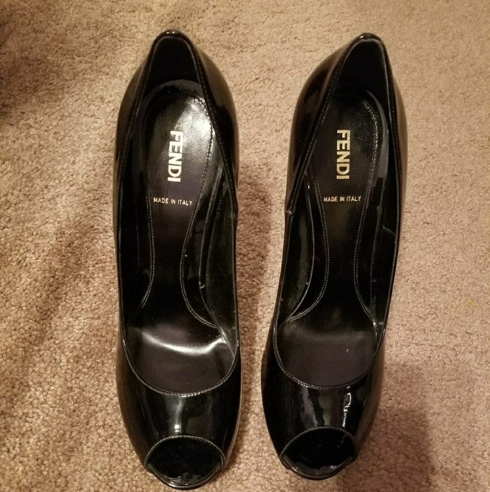 Fendi Spuntata Vernice Peep toe