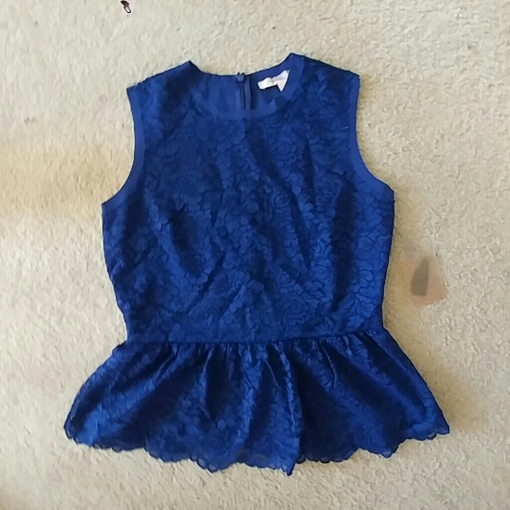 Sleeveless shirt