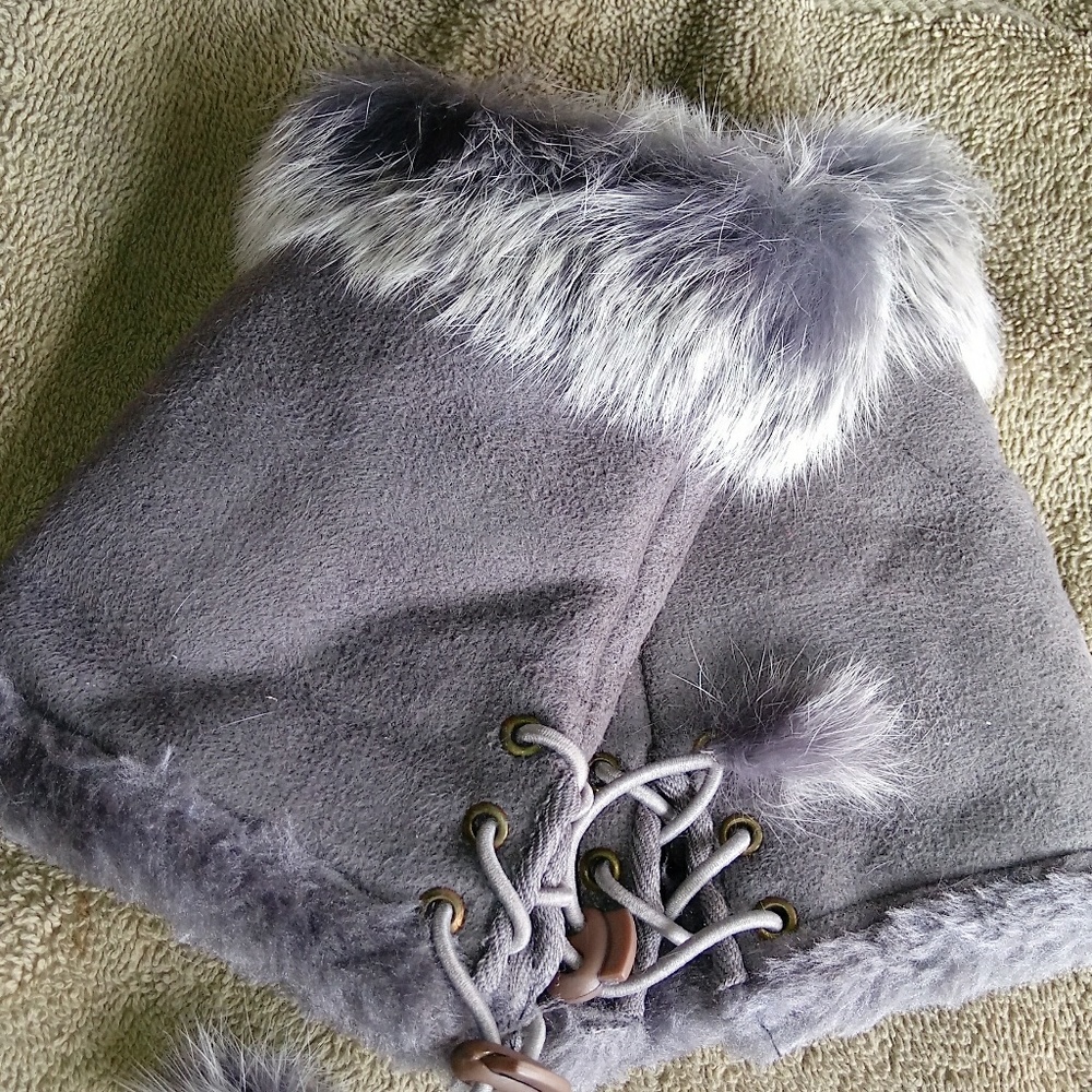 🙌SALE🌟 Soft Fingerless Gloves - Picture 2 of 3