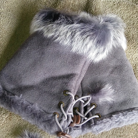 ๐SALE๐ Soft Fingerless Gloves - Picture 2 of 3