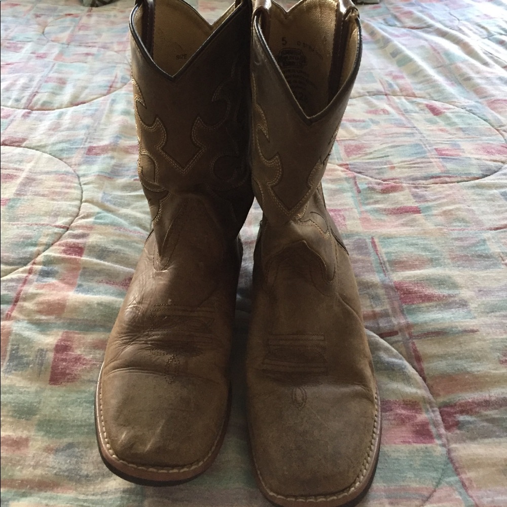 Boys boots