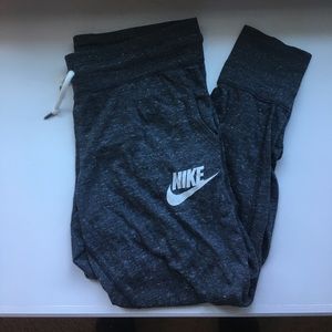 dark gray cropped nike sweatpants