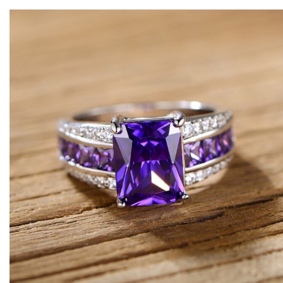 Cubic Zirconia Radiant Cut Ring - Picture 2 of 4