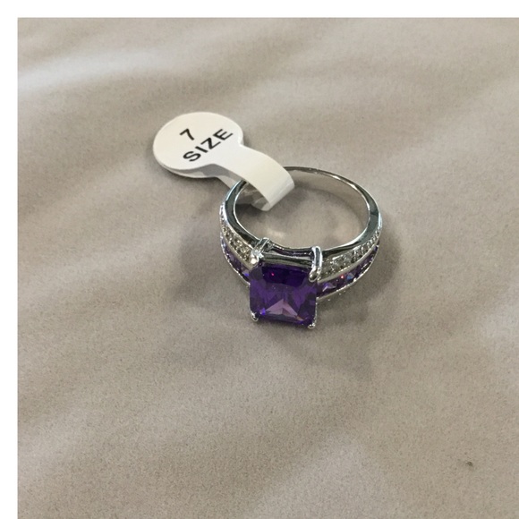 Cubic Zirconia Radiant Cut Ring - Picture 3 of 4