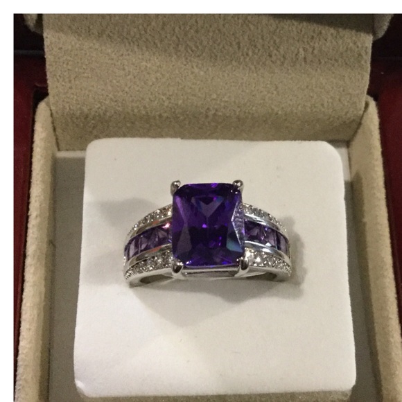 Cubic Zirconia Radiant Cut Ring - Picture 4 of 4