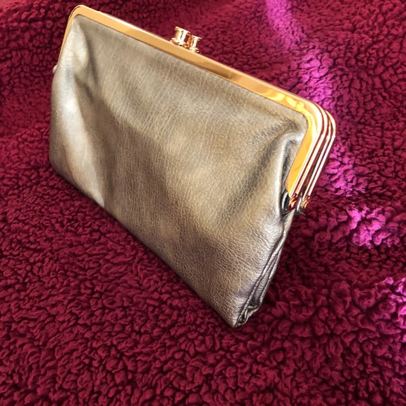 Silver Clutch - Picture 2 of 5