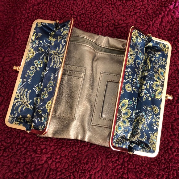 Silver Clutch - Picture 5 of 5