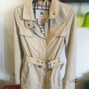 Burberry Jacket size 4 Exclusive Look🎁♥️