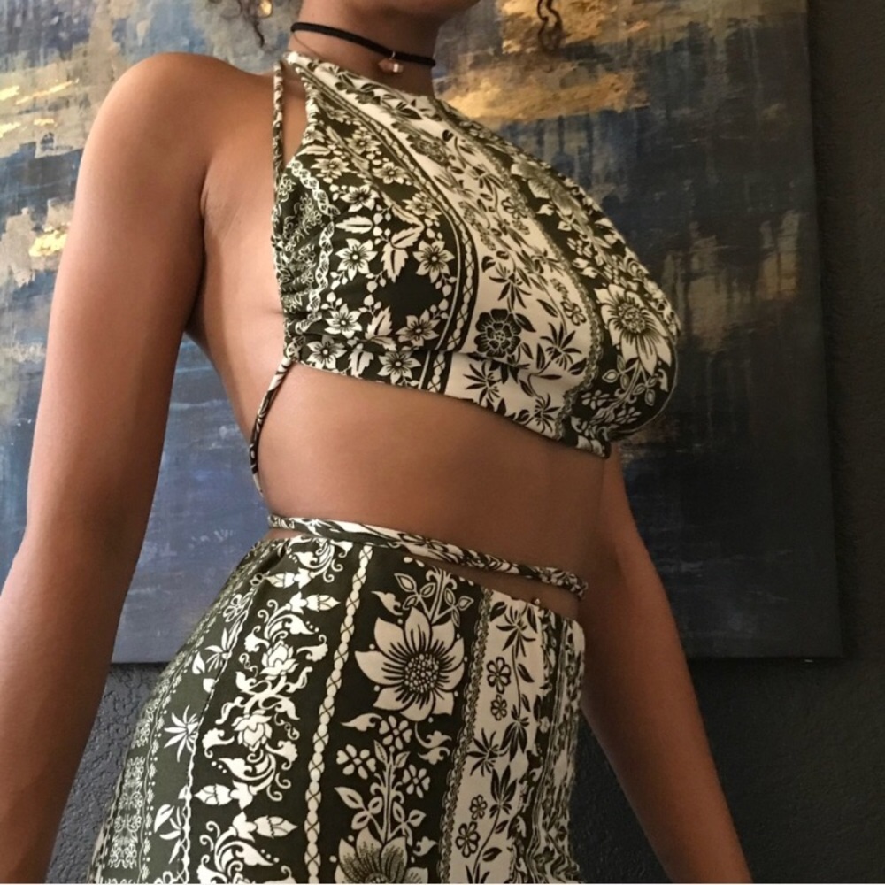 ✨ ADORABLE TWO PIECE ✨ TAG ON ✨