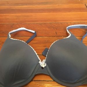 32D lightly lined Victoria secret Bra