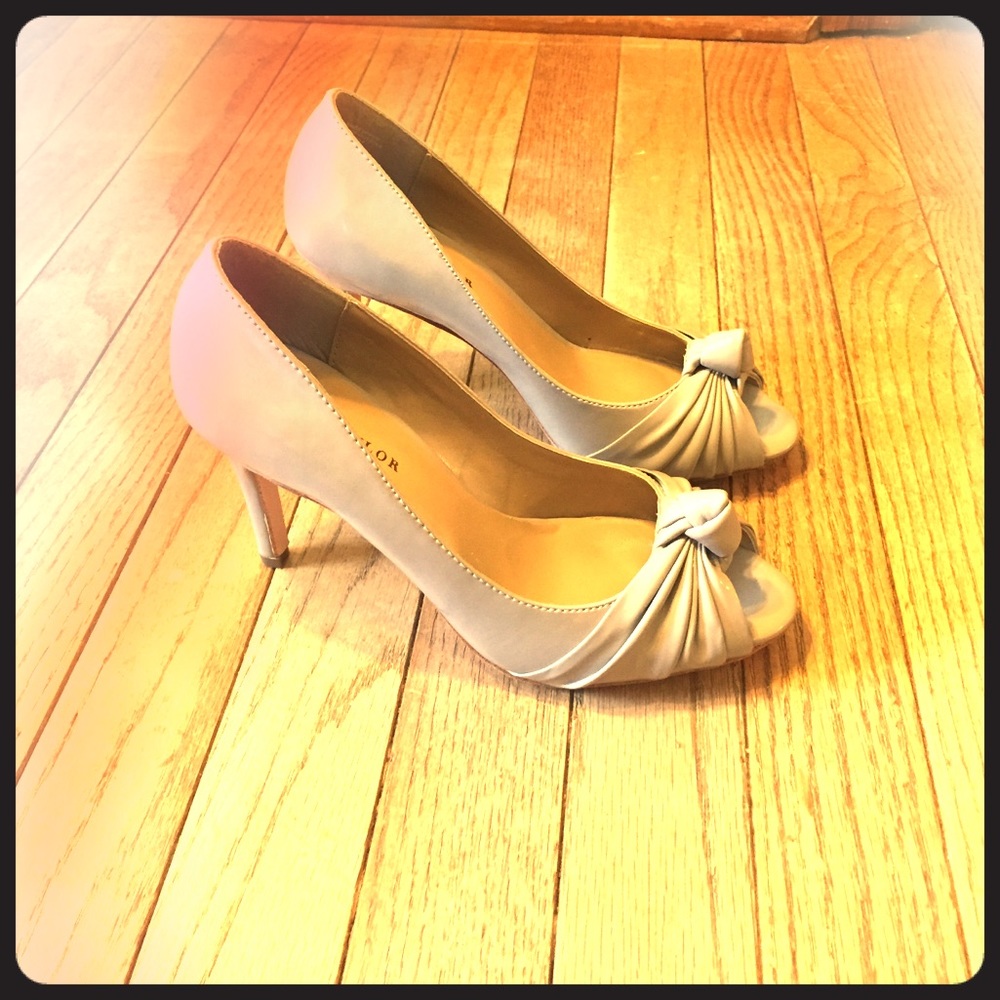 Ann Taylor Porcini knot peep toe heels