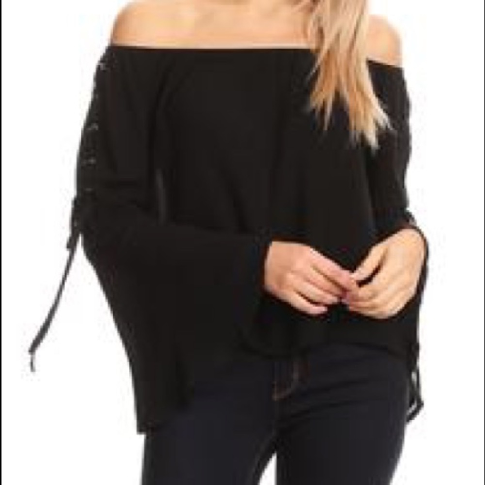 NIP Top With Grommets & Bell Sleeves