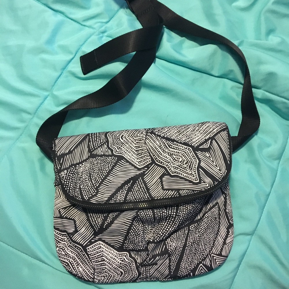 Lululemon Purse with zipper to attach to backpack