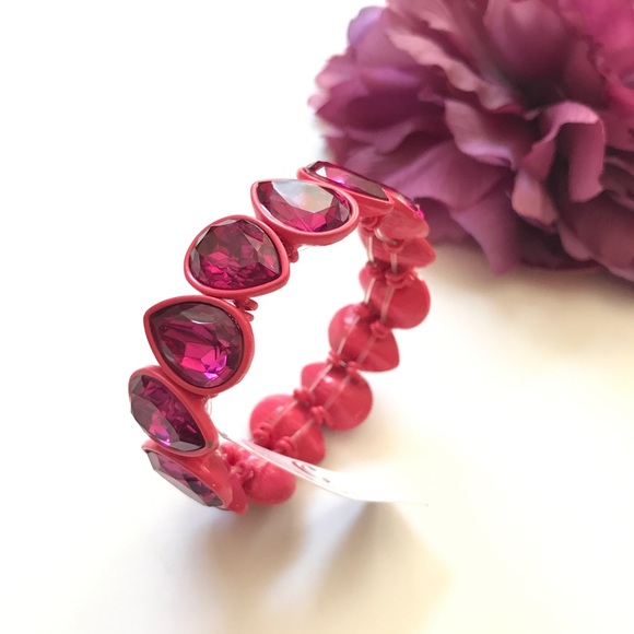 Charming Charlie Jewelry - 🍰 NWT pink drop shapes elastic bracelet