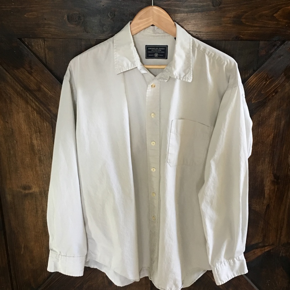 American Eagle 🦅 Off White Classic Button Down