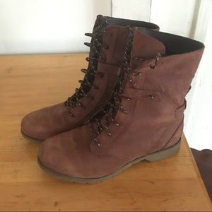 Teva Waterproof Lace Up Women's Boots Size 8